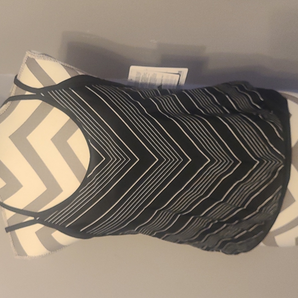 NWT Athleta tankini black and white Chevron, 34B/C